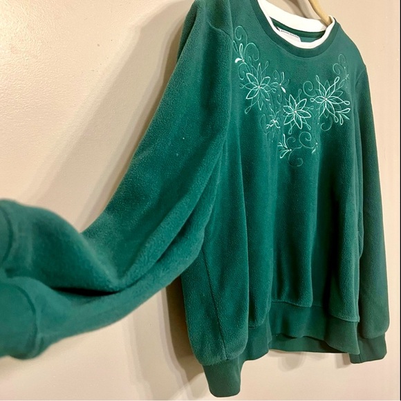Green Fleece Top By Alfred Dunner. Size PM - Picture 4 of 8